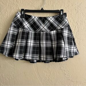 Fashion Nova Black and White Plaid Pleated Mini Skirt